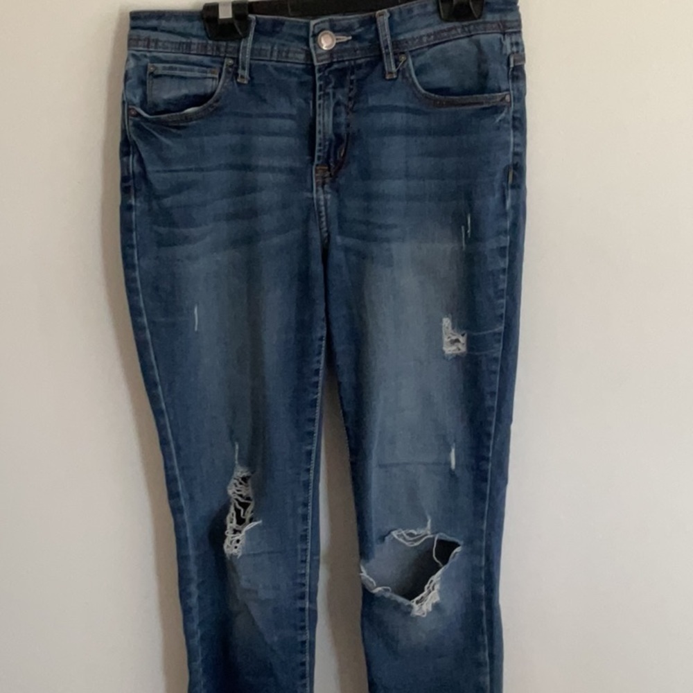 Blue Skinny Jeans with Vintage Distressed Style